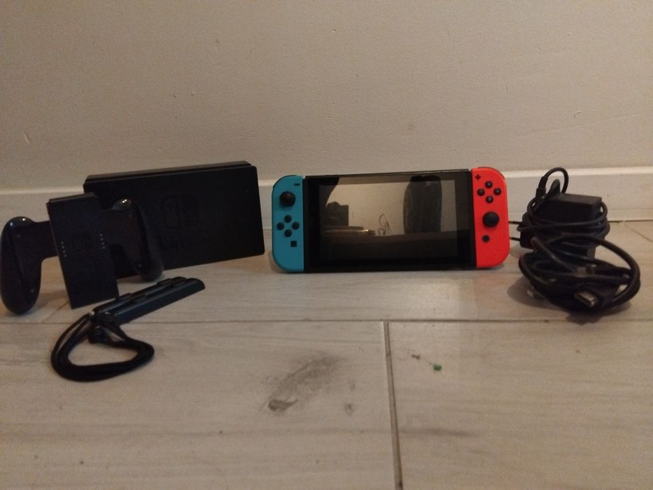 Nintendo Switch jonsola z akcesoriami
