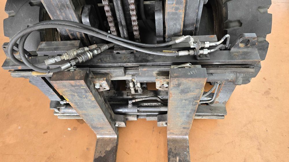 Empilhador Clark C35L – 3.500 kg – Gás – 2012