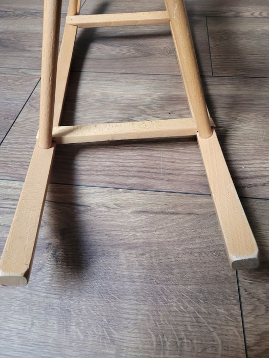 Drewniany konik na biegunach