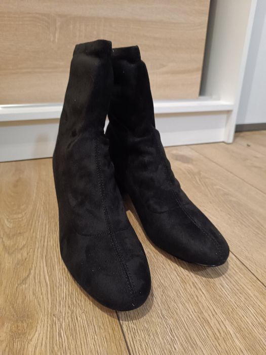Czarne botki na obcasie rozmiar 45