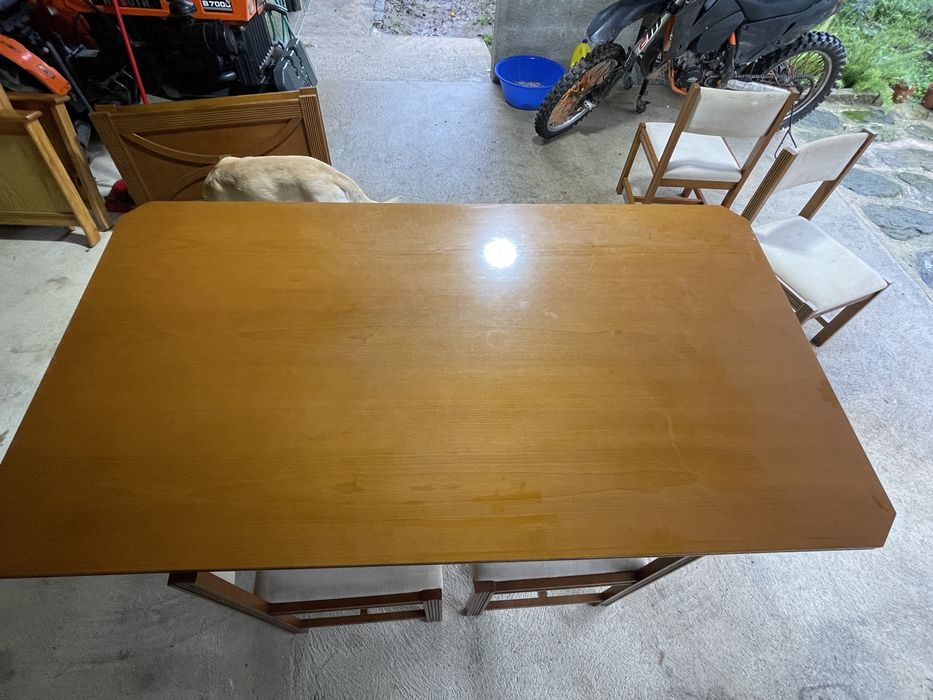 Mesa de madeira.