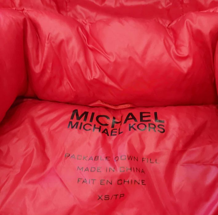 damska puchowa kurtka na suwak z kapturem marki Michael Kors