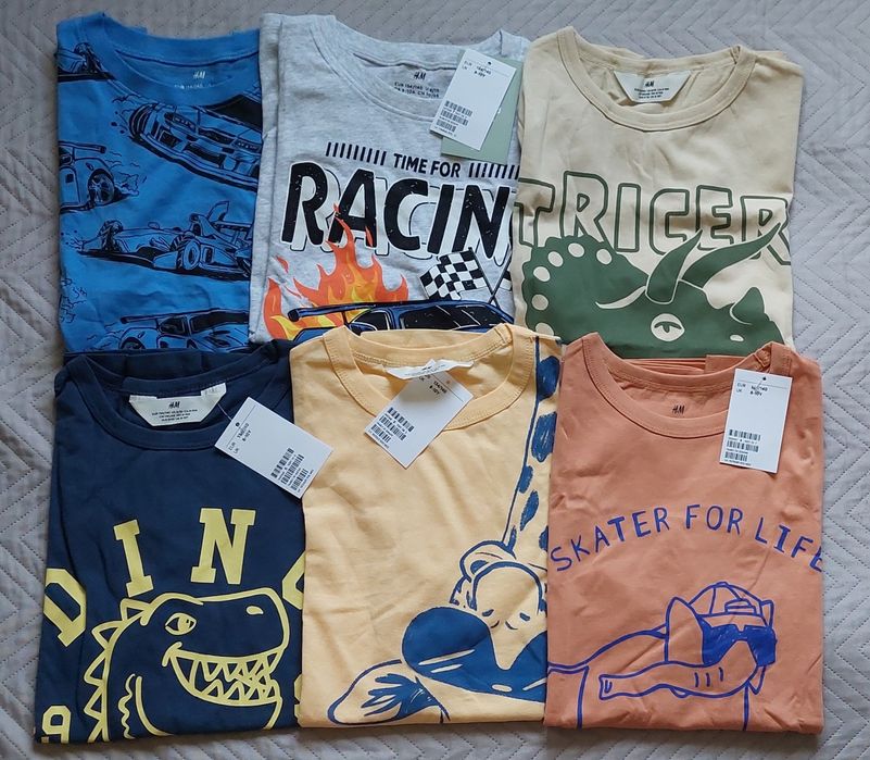 NOWE koszulki H&M 5 sztuk tshirt 134 140 auto pojazd wyścigowy dinozau