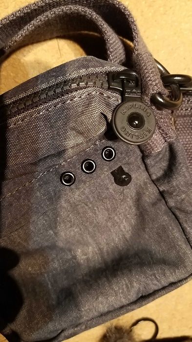 Bolsa Kipling Azul/Cinza com porta chaves