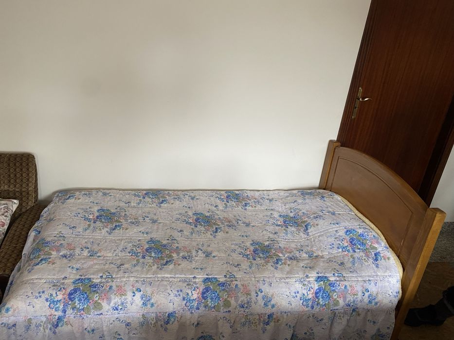 Cama 90cm*190cm + colchões