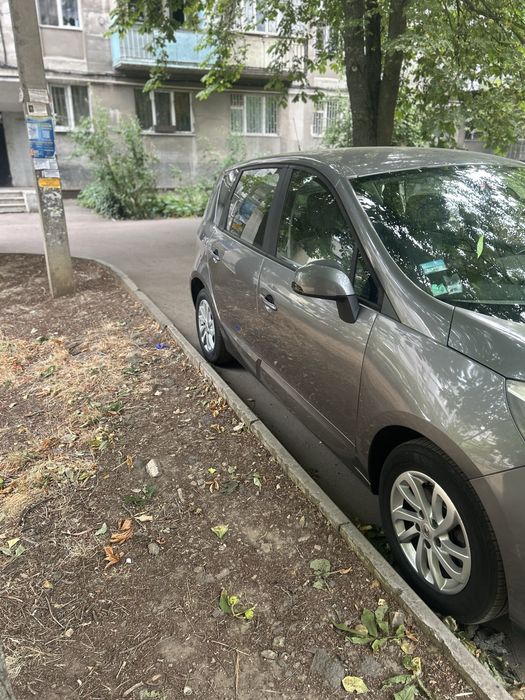 Продаж Renault scenic 2012 рік