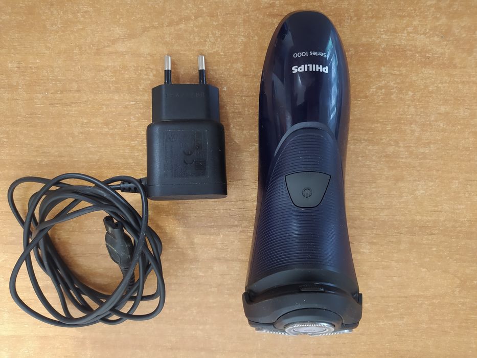 Бритва Philips series 1000 бу.