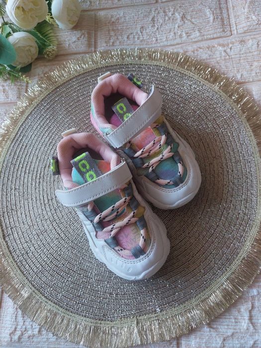 Кроссовки для девочки