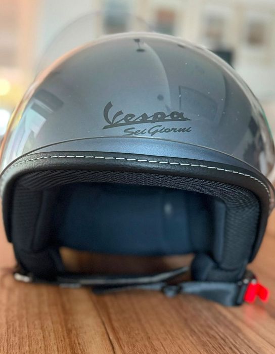 Moto Vespa 125 Gts super oferta de 2 capacetes