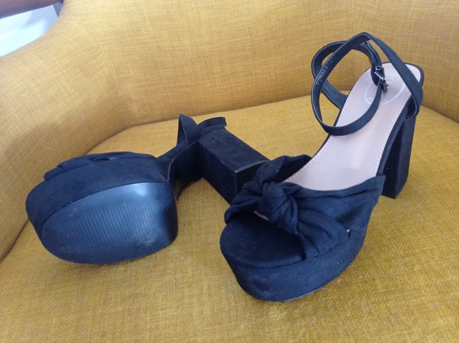 Sandálias plataforma pretas