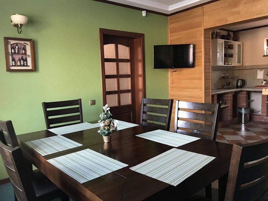 62 Будинок з великий теплим басейном