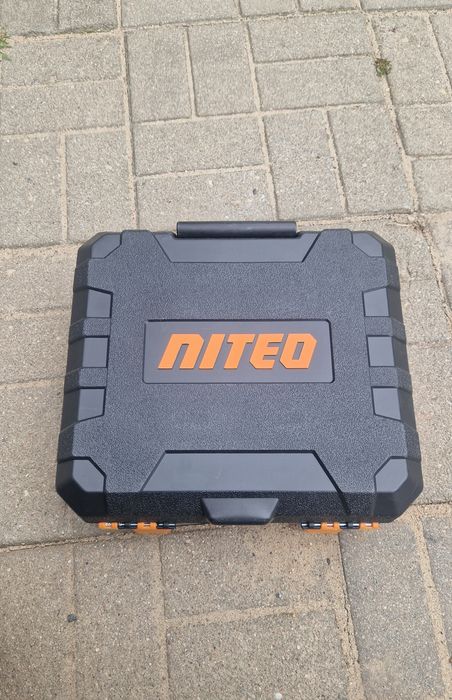 Akumulatorowy klucz udarowy NITEO 20V MAX (body + walizka + nasadki)
