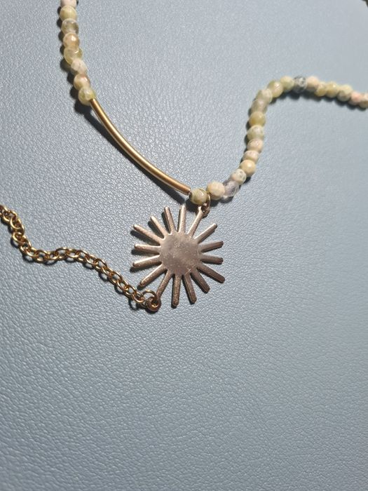 Wisiorek złoty słońce kamień naturalny stal
nierdzewna