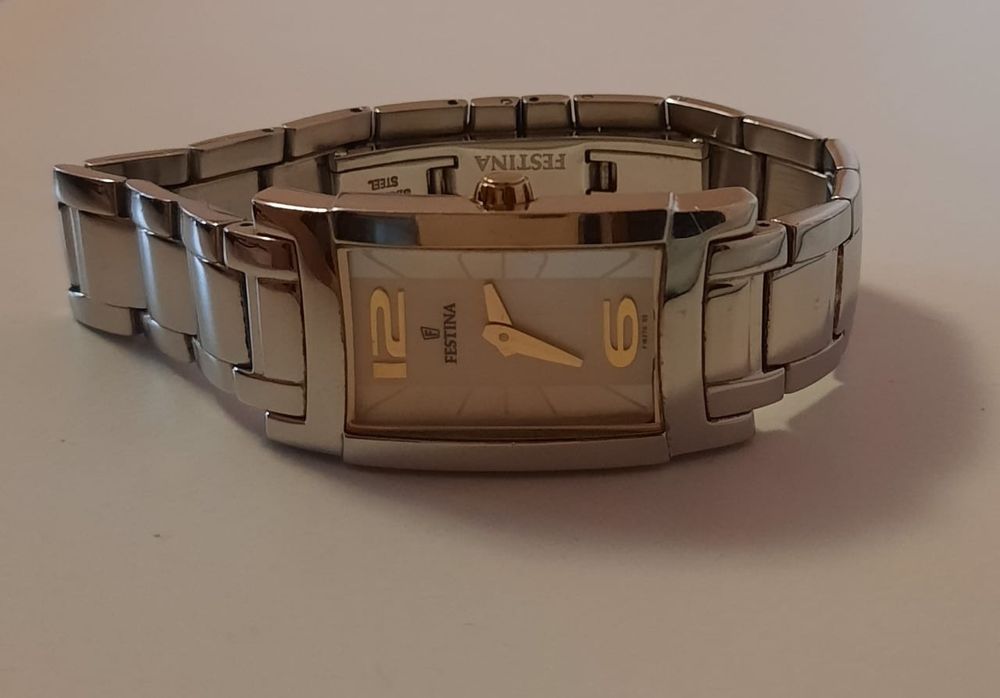Женские наручные часы Festina