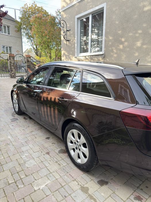 Автомобіль Opel insignia