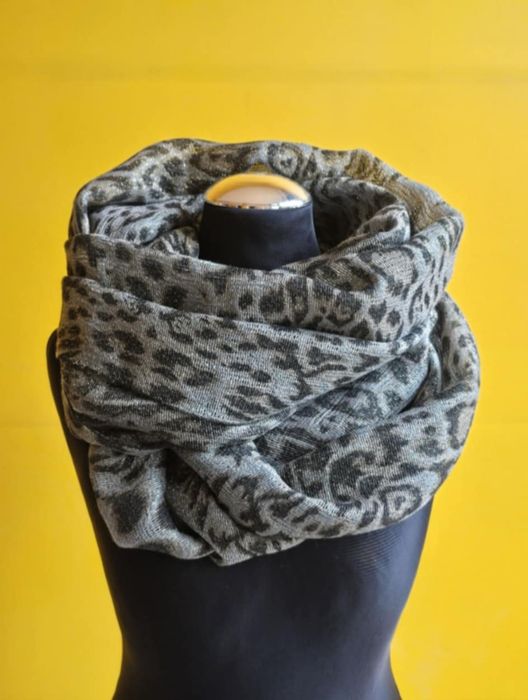 Delikatny szal, komin, apaszka