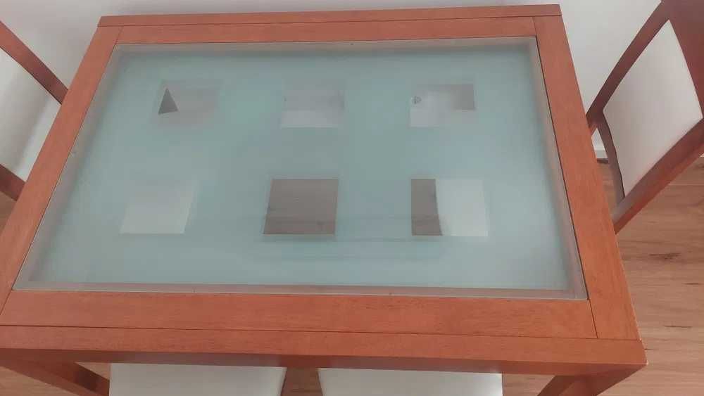 Conjunto de mesa de jantar extensível e 4 cadeiras