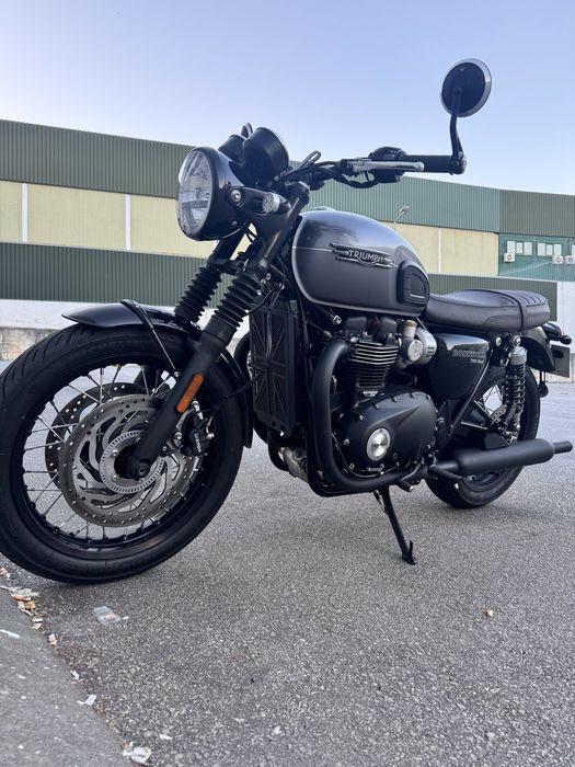 Triumph Bonneville T120 Black