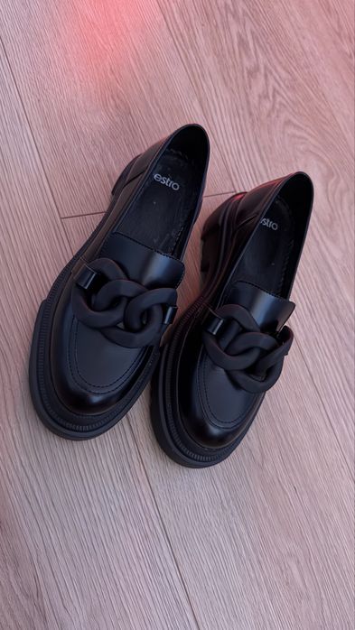 Нові чорні туфлі від еstro