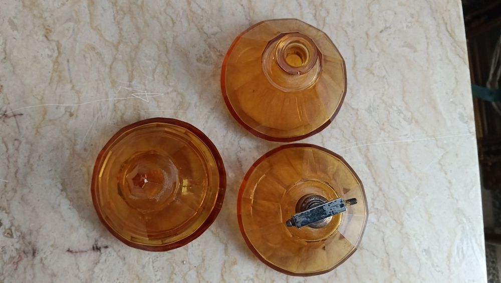 conjunto de toucador Art Déco em vidro âmbar facetado