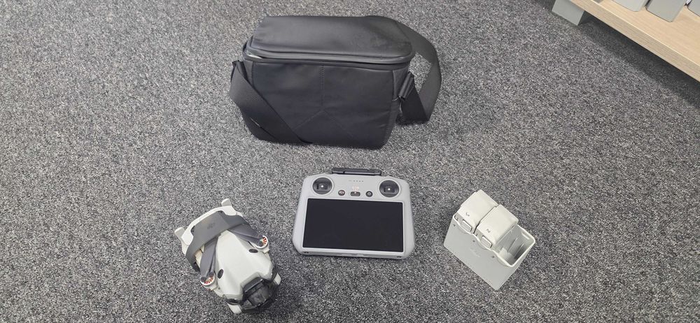 Dron DJI Mini 4 Pro Fly More Combo ( RC2)