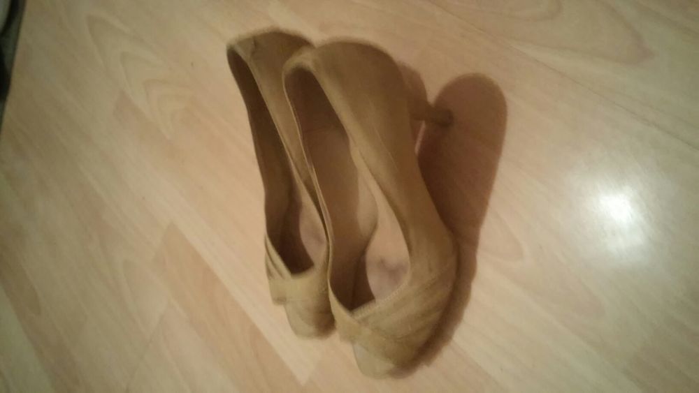 buty 4 pary cena 1 pary.