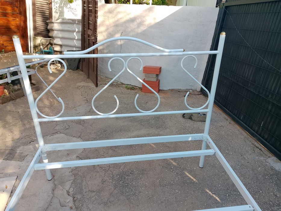 Cama de casal em ferro ótimo ESTADO