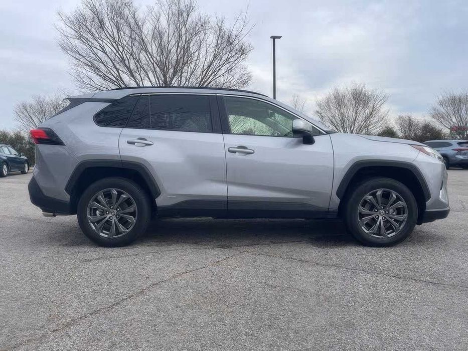 Toyota RAV4 Hybrid XLE Premium      2024