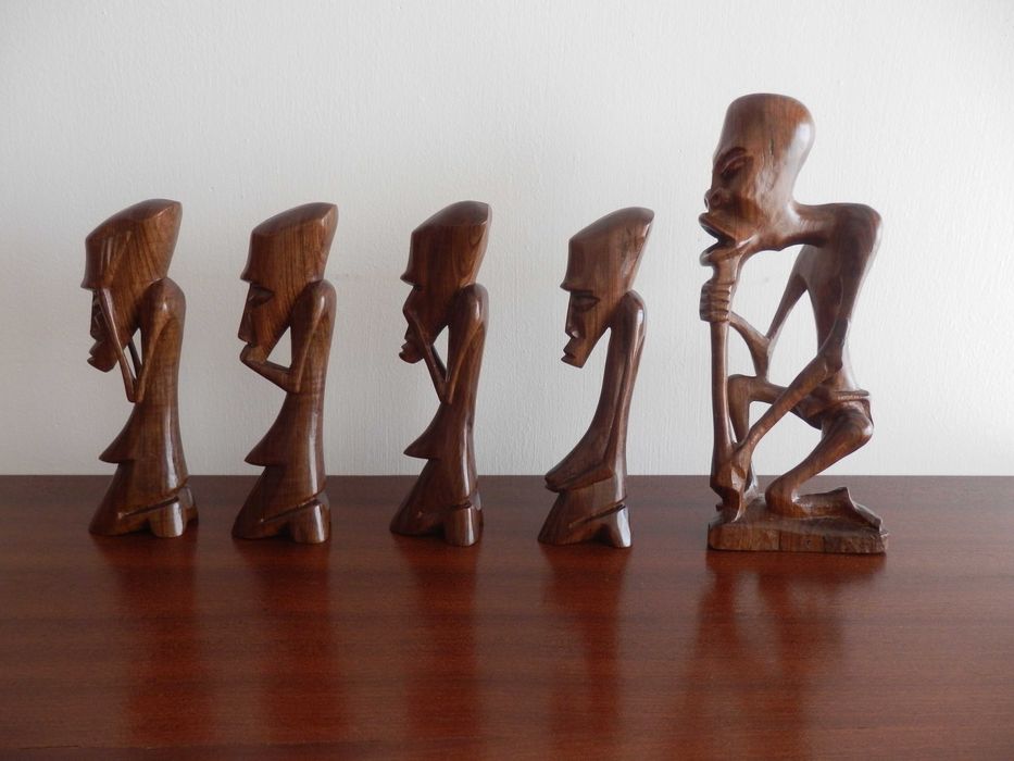 5 Estatuetas em sândalo