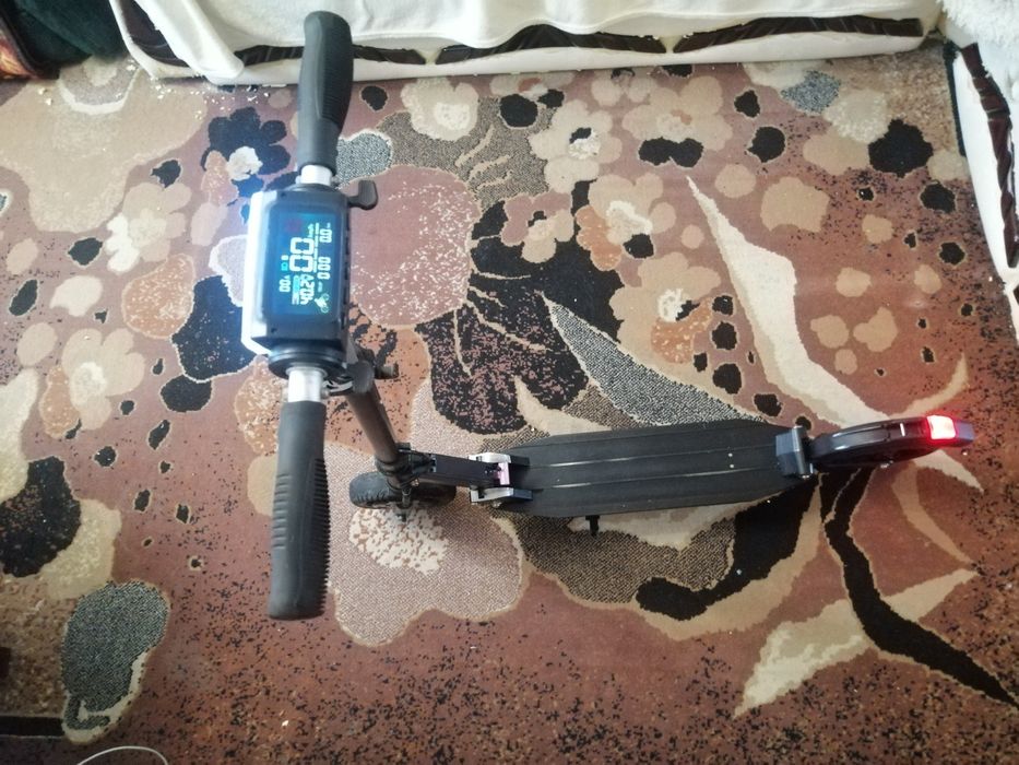 Єлектросамокат..