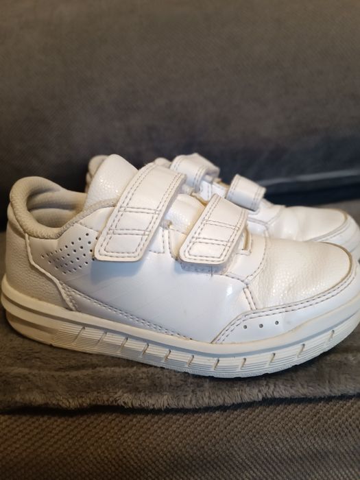 Продаю Адідас кросівки