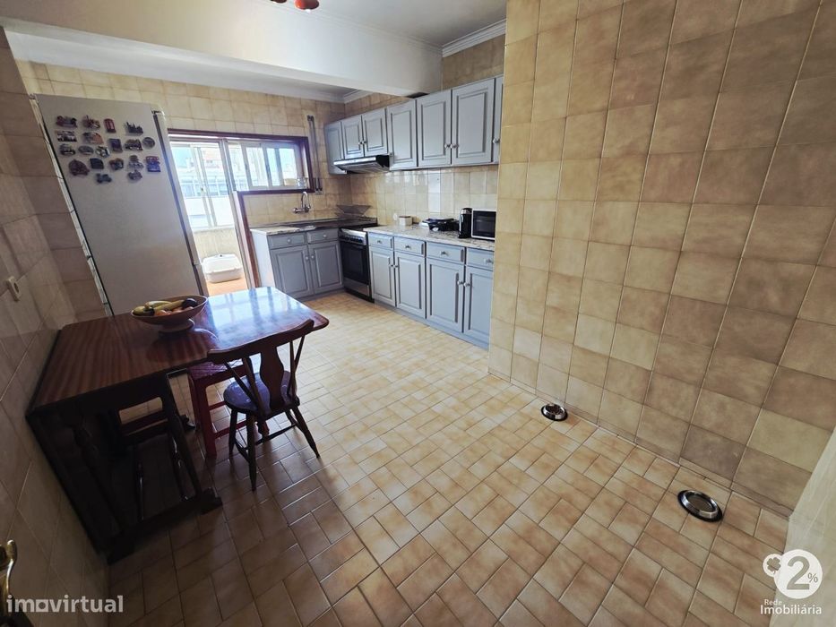 Apartamento T2 com terraço em Santa Marinha ( Vila Nova de Gaia )