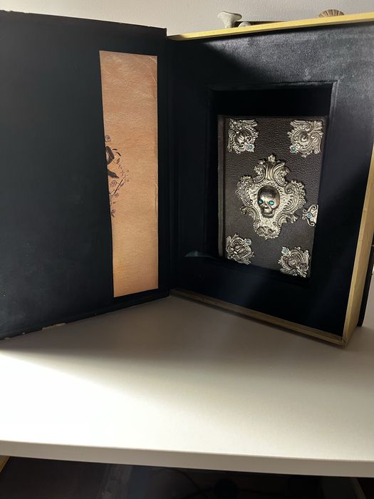 Sprzedam kolekcjonerska książkę  J.K. Rowling