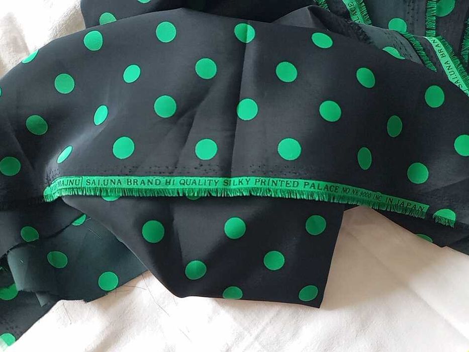 Ткань искусственный шёлк чёрный в зелёный горох отрез Япония
