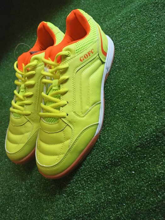 Halówki nowe GOFC żółte 44