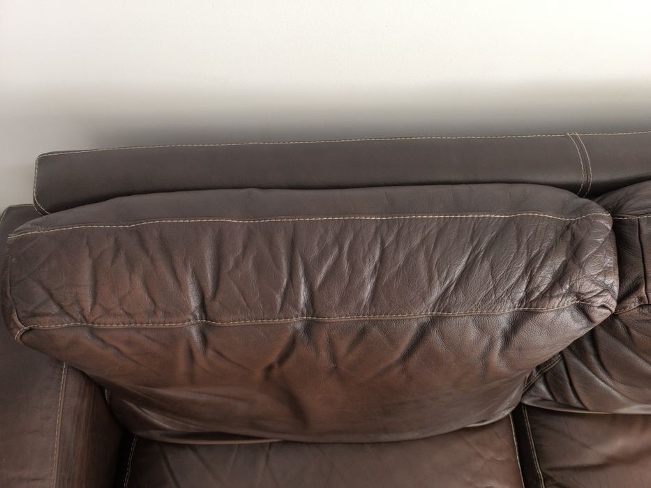Sofá em pele 3 lugares