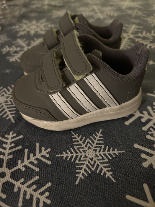 Buciki Adidas rozmiar 18 szarne