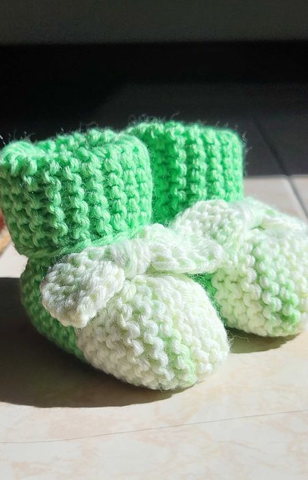 Meias / Sapatinhos de Bebé em Lã Antialérgica feitas à Mão