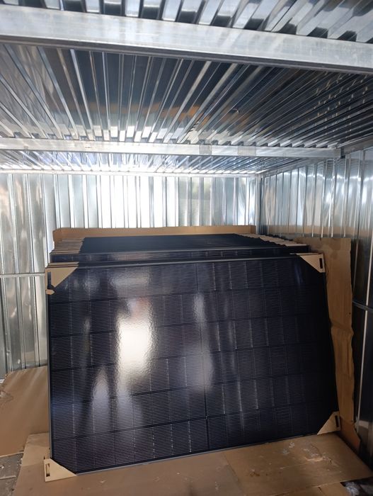 500W Panel fotowoltaiki JA SOLAR czarne full black premium branży