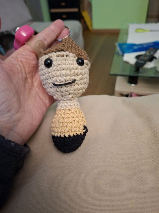 Niall – chibi brelok z gitarą | rękodzieło