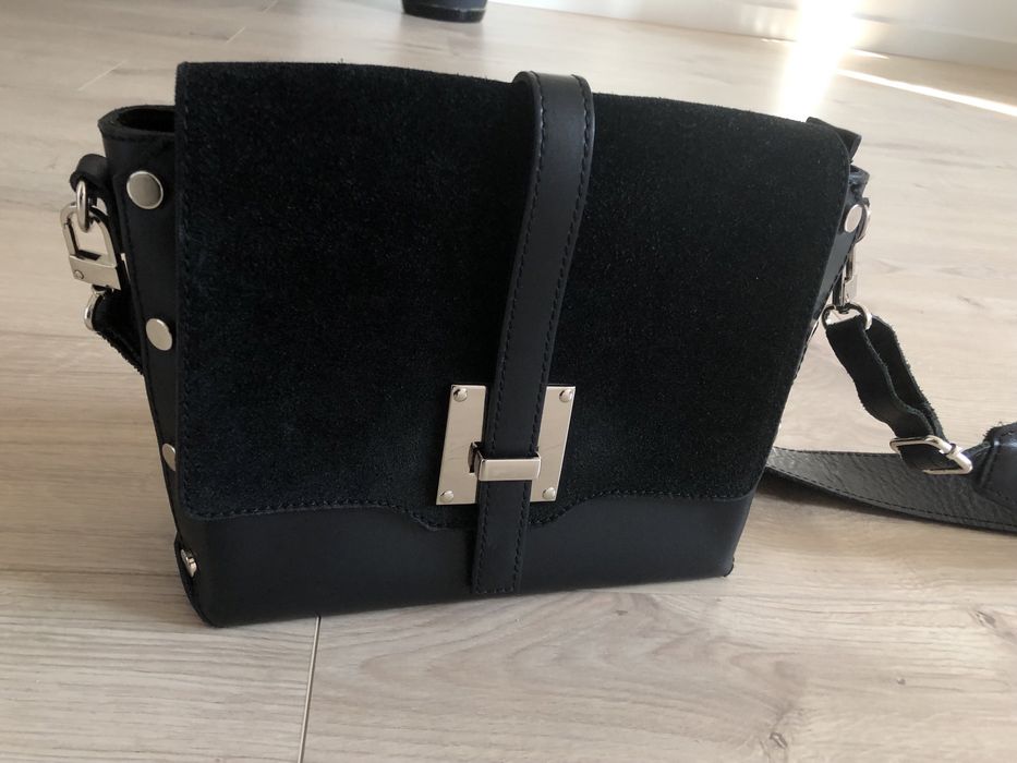 Klasyczna czarna skorzana torebka