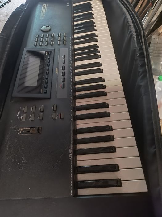 Yamaha QS300 keyboard