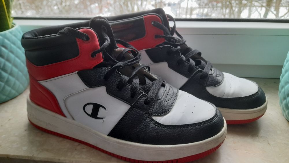 Buty chłopięce marki CHAMPION roz. 39