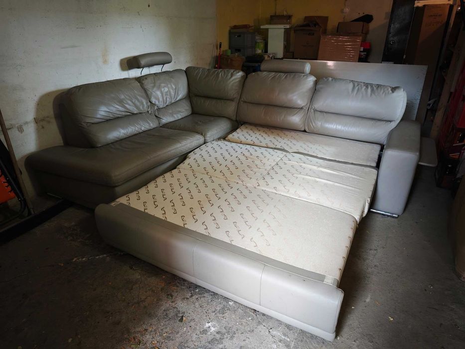 Narożnik rozkładany, wymiary około 2,8m x 2,1m, używany