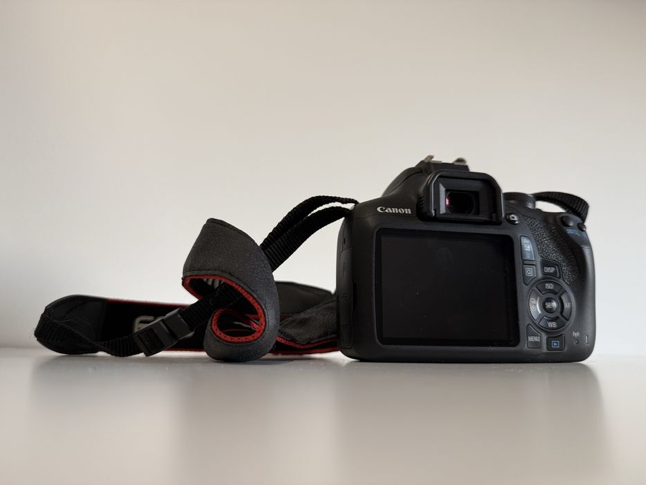 Lustrzanka Canon EOS 2000D