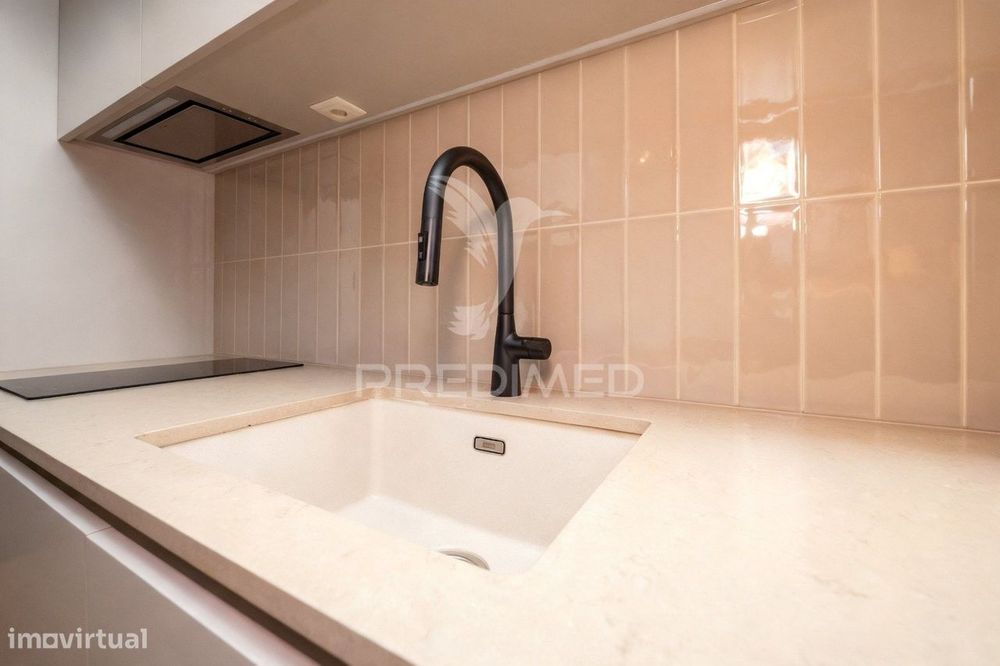 Novo T0 com Terraço Privativo no Prestigiado Condomínio Acrescentar...