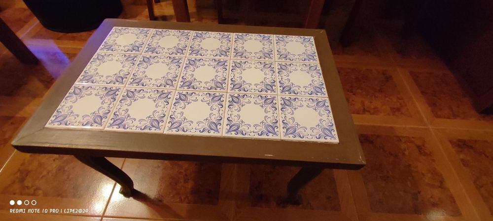 Mesa apoio  vintage com azulejos
