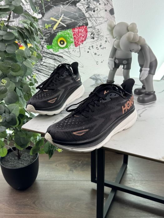 Кросівки Hoka Clifton 9 42 розмір Е13087