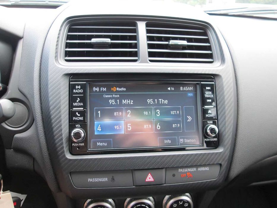 Mitsubishi Outlander Sport      2025