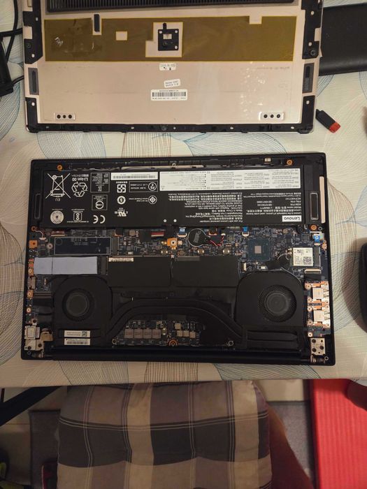 Lenovo ThinkPad P1 Gen 2 | i7-9850H | 64GB RAM | 1TB NVMe | Quadro T2000 | UHD 4K